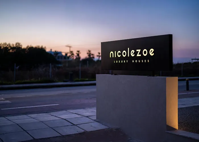 Luxury Homes - Zoe Apartment