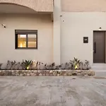 Luxury Homes - Zoe